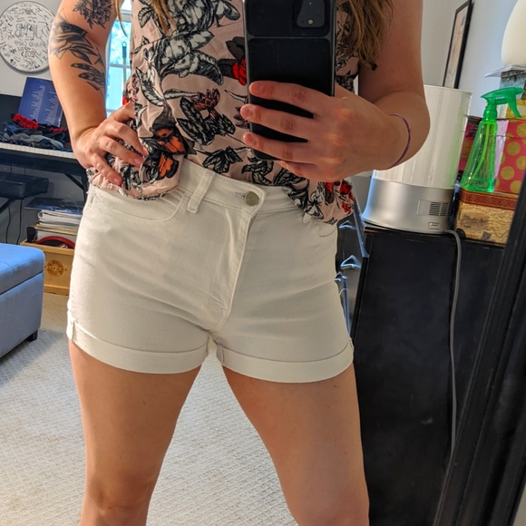 H&M White Stretch Denim Shorts - Picture 2 of 8